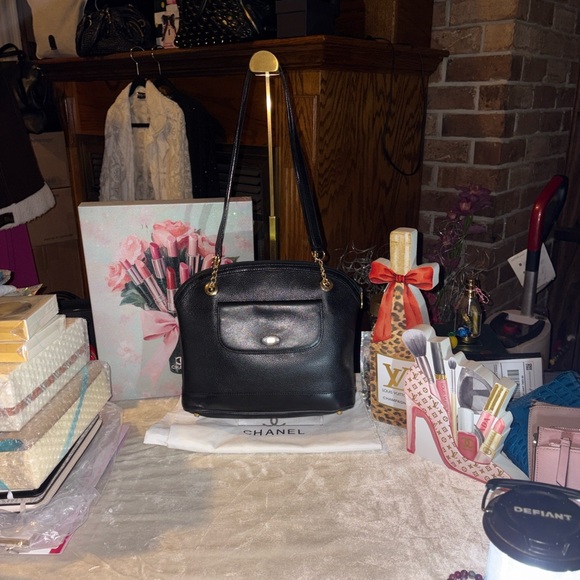 Bally Handbags - Vintage Bally Pebbled Leather Dome Satchel – Made in Italy